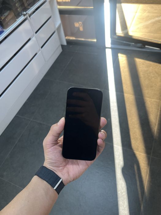 Продам iphone 15 pro 128 гб