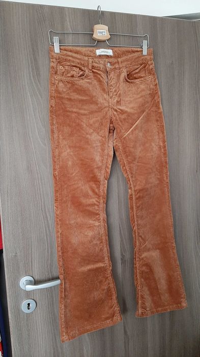 Pantaloni velur Zara