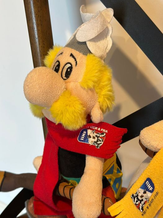 Asterix si Obelix mascote hockey Campionat 2017 jucarii plus originale