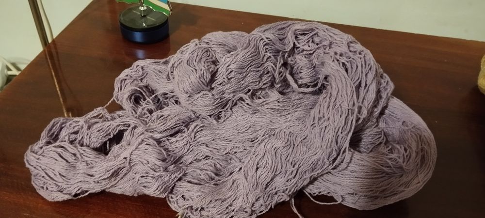 Продам полушерстяннную пряжу.