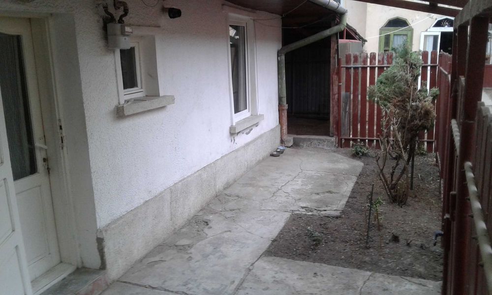 Vând casă cu 1 cameră, curte comună, str. Călărașilor