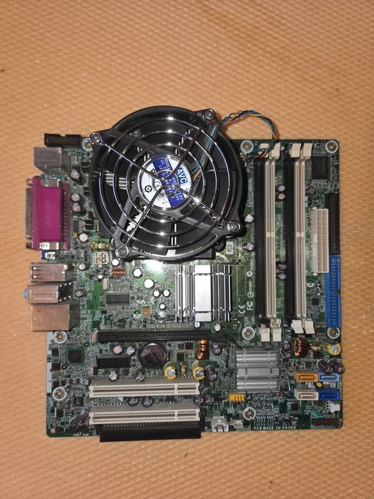 placa de baza PC - HP Compaq DC 7600 - cu procesor INTEL Pentium 4 - 3 Ghz