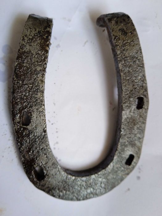 Стари истински ковани подкови за щастие и късмет.