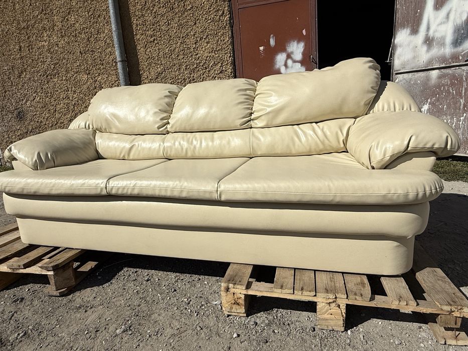 Кожен диван КАТО НОВ