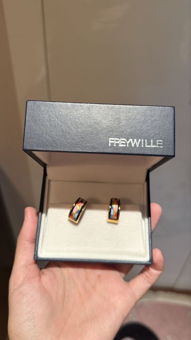 Продам серьги Freywille