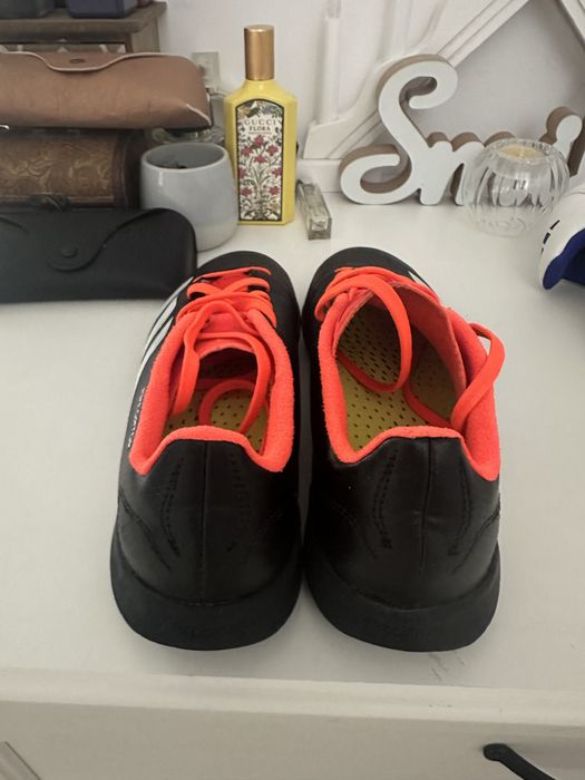 Ghete fotbal Adidas Predator