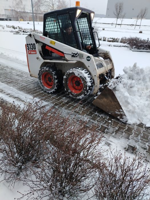Deszăpezire cu Buldoexcavator sau Bobcat