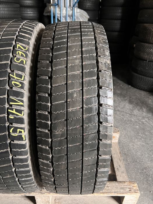 2 anvelope camion 265/70/17.5 , Continental , 15 mm !