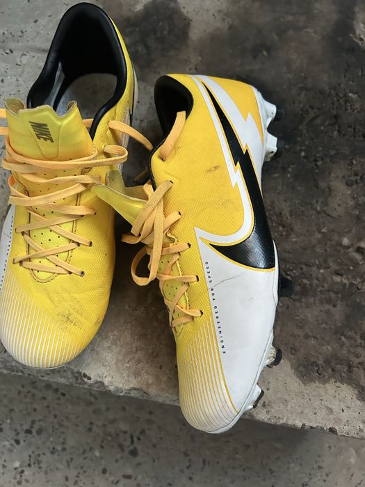 Ghete de fotbal marimea 39