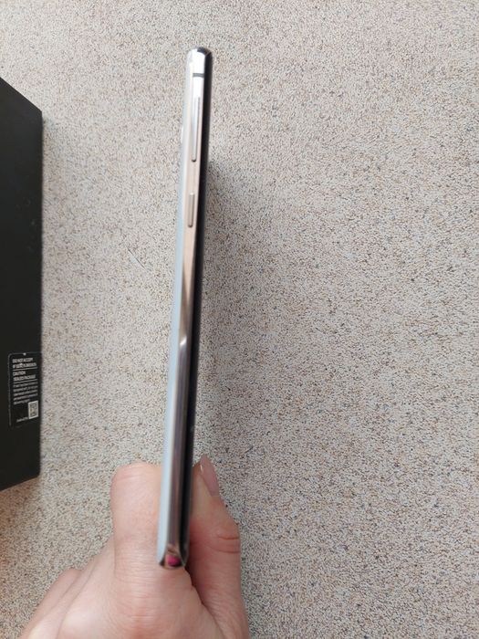 Самсунг  S10  продаю