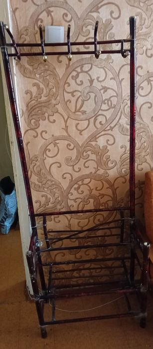 Продам вешалку железную