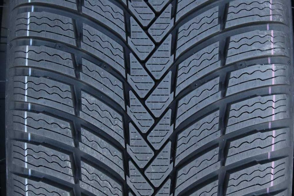 Anvelope iarna noi 225/55R18, 102V, XL, Triangle, DOT 2025