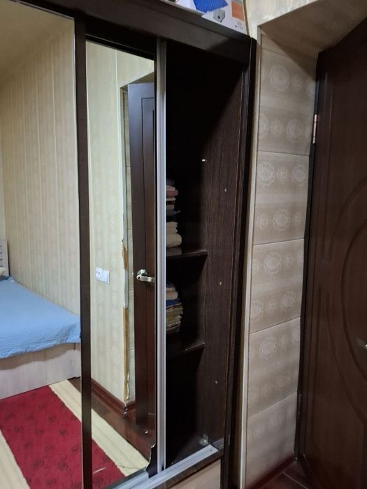 Shkaf srochna sotiladi