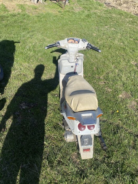 Vând 2 scutere sau schimb