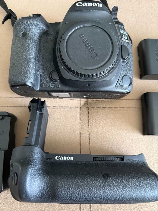 Canon 5D Mark IV с 6 батерии и грип