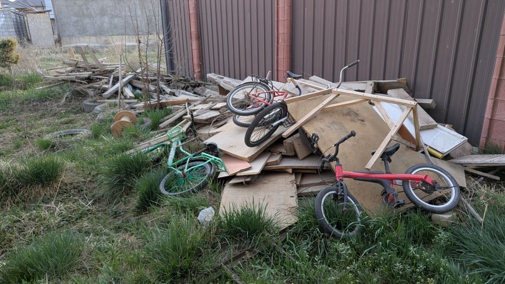 Дрова, обрезки досок (строительные отходы)