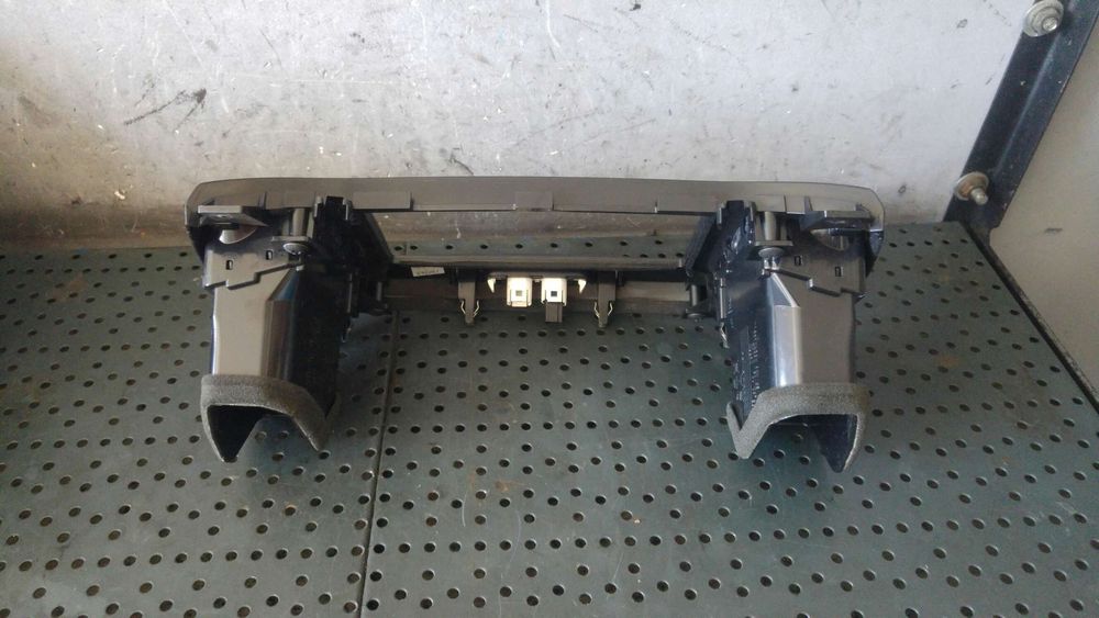 Trim consola centrala cu guri ventilatie centrale nissan juke f15 682601ke0a 682u11ke0a