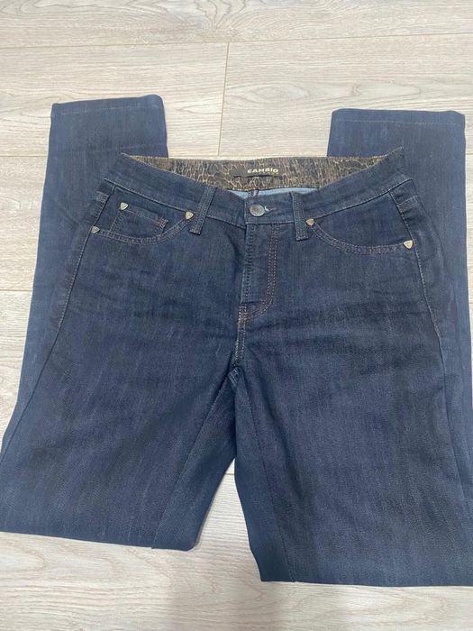 Vand blugi marca Cambio