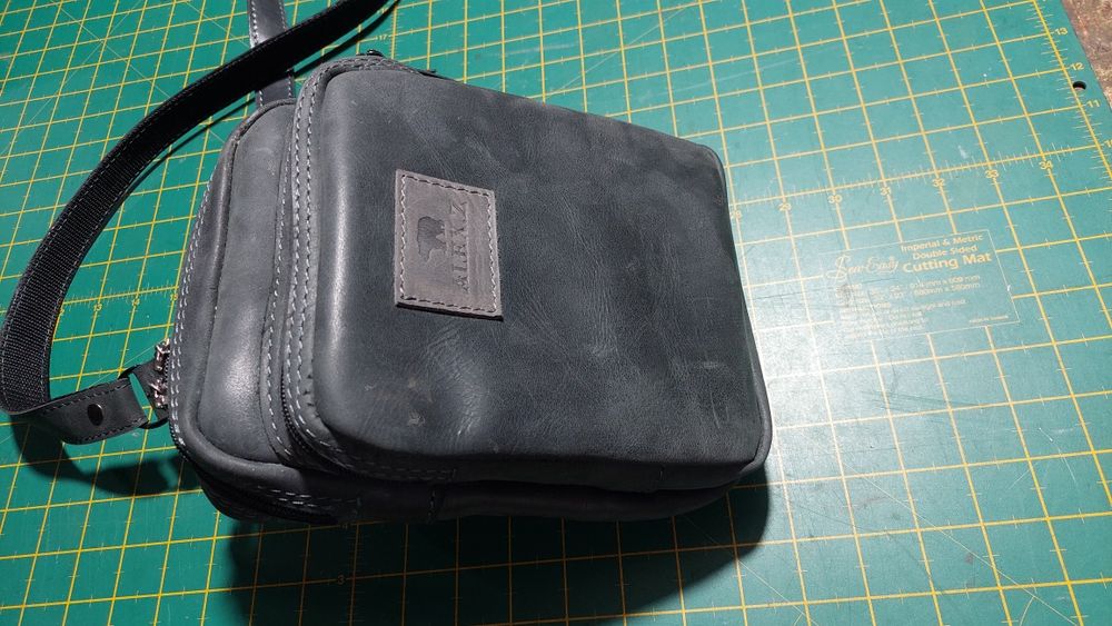 Сумка барсетка через плечо.