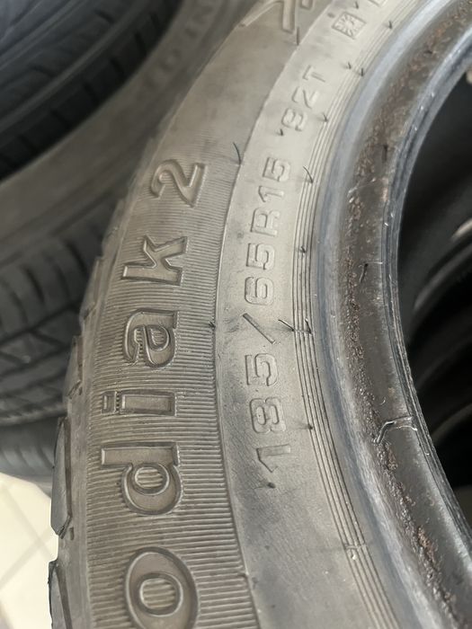 Продам пару шин на 15