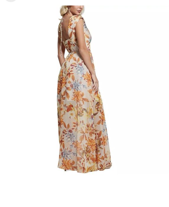 Намалена Guess нова оригинална рокля