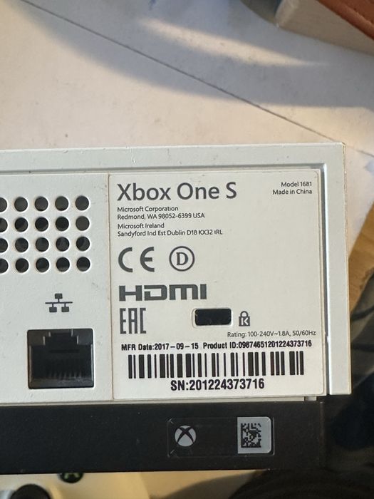 Xbox One S cu Accesorii impecabil