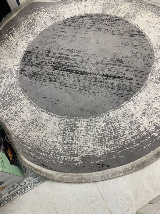 Продается палас круглый серого цвета после химчистки