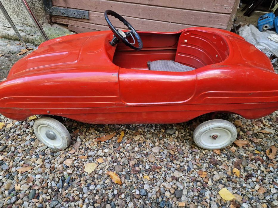 Ретро метална количка с педали