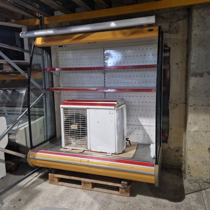 Хладилна витрина