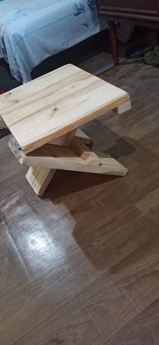 Стульчик складной новый.