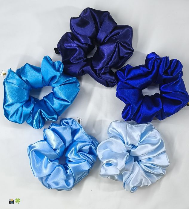 Скрънчи, дантела и сатен