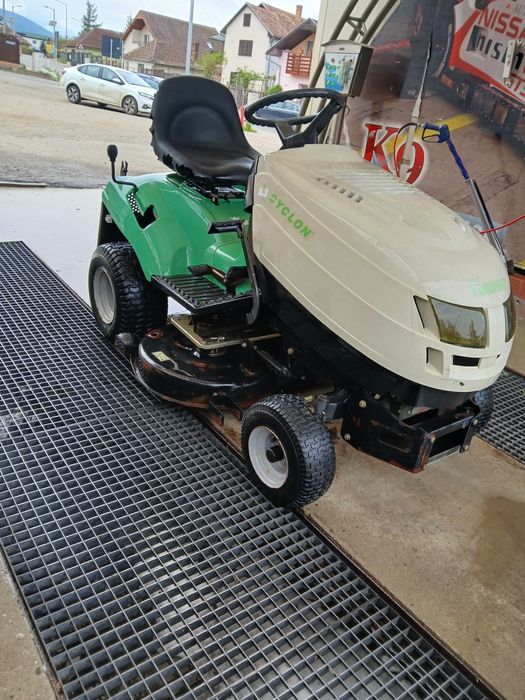 Vand tractoras de gazon Viking Cyclon