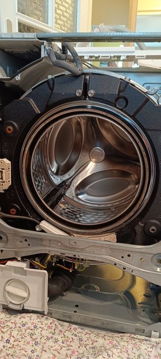 Перална Miele W 1 classic ЗА части. Продава се цялата.