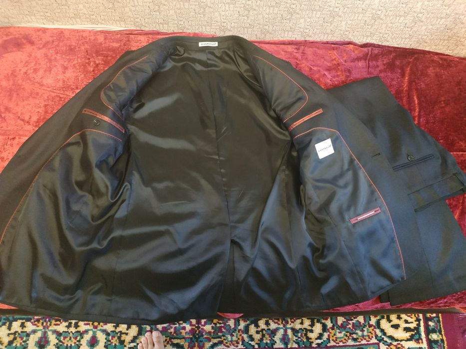 Отличный мужской костюм