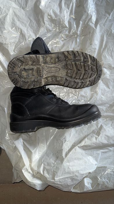 Продаются рабочие ботинки 47 размера