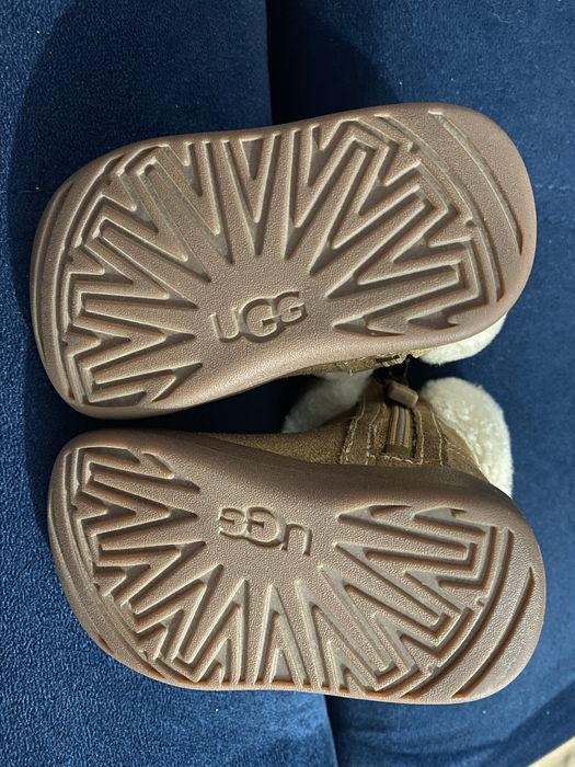 Cizme UGG bebelusi