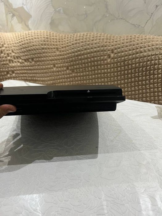 Play station 3 sotiladi. PS3