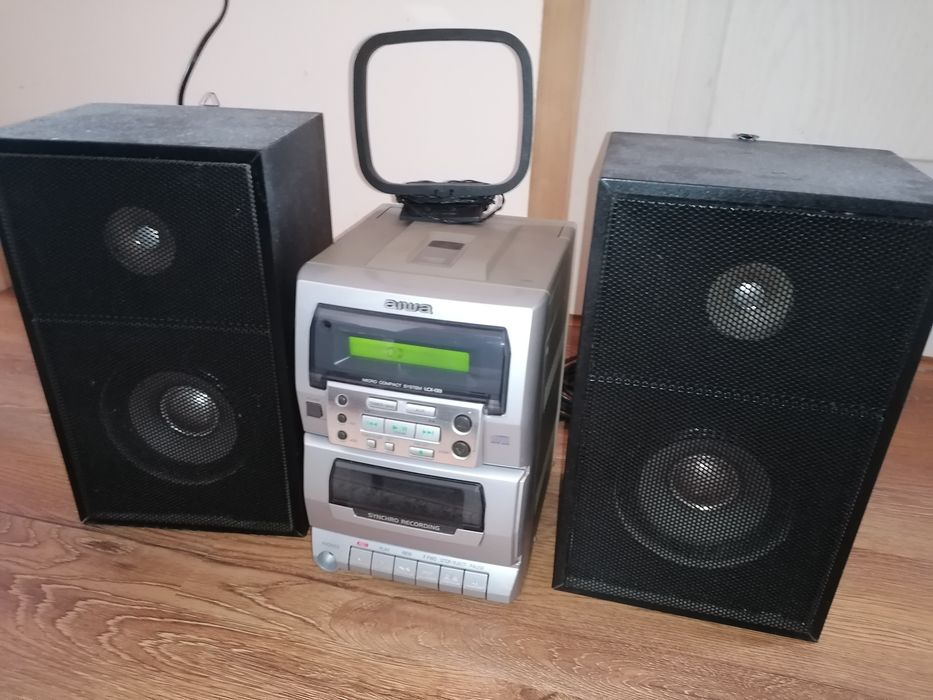 Combina muzicala Aiwa si un cd radio player Tevion