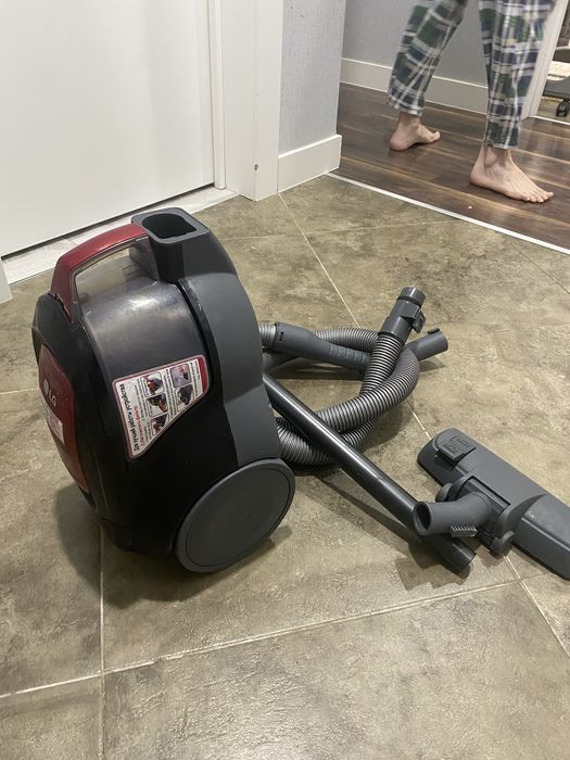 Пылесос LG в хорошем состоянии