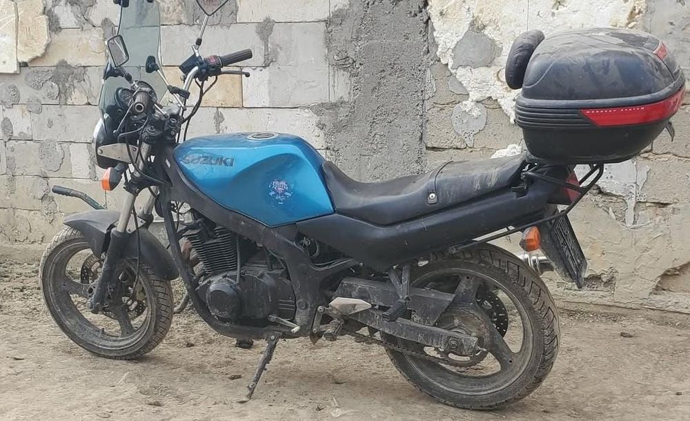 Vând prețu lei se negociază suzuki gs 500