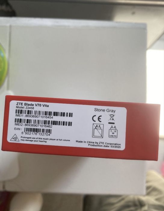Vand telefon ZTE V70