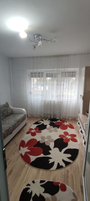 PROPRIETAR vând apartament 3 camere decomandat