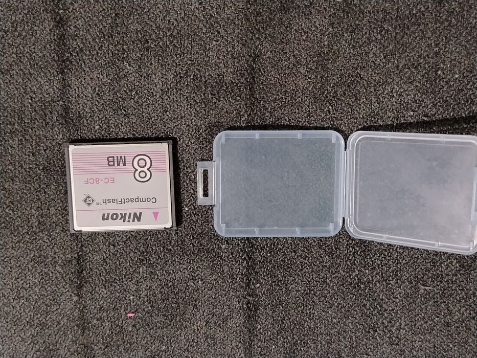 Nikon CompactFlash de 8 MB (model EC-8CF),