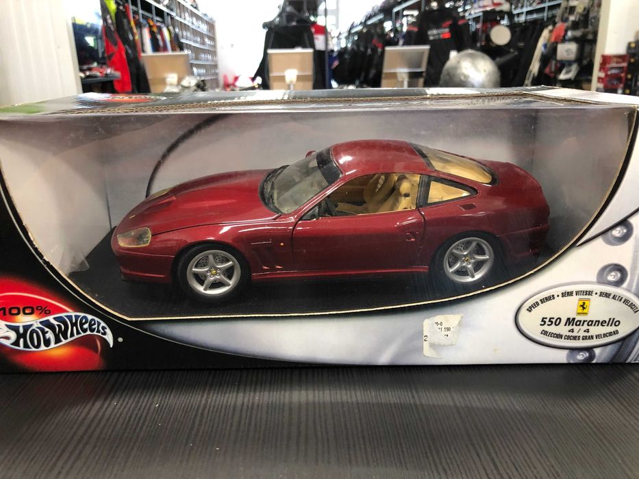 Метална колекционерска количка HOT WHEELS  FERRARI 550 MARANELLO 1:18