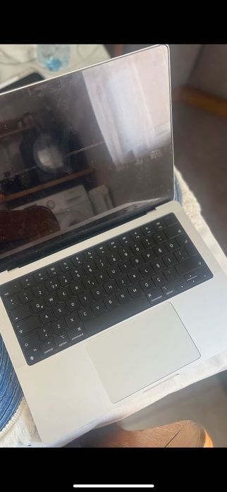 MacBook Pro M1 Pro 16 GB - НА ЗАПЧАСТИ