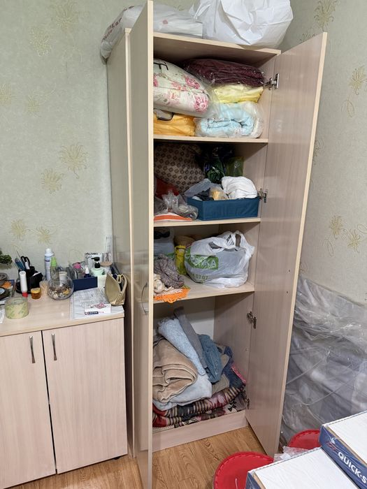 Продается шкаф с двумя тумбами