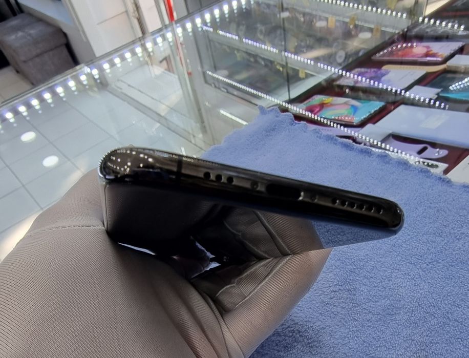 iPhone Xs Rangi Qora Xotirasi 64 Yomkosti 85%