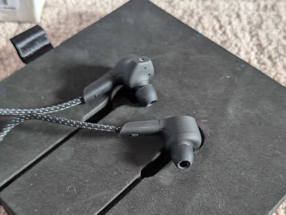 Casti Bluetooth Bang and Olufsen H5, in cutie