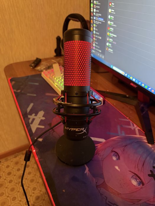 Микрофон HyperX Quadcast черный.