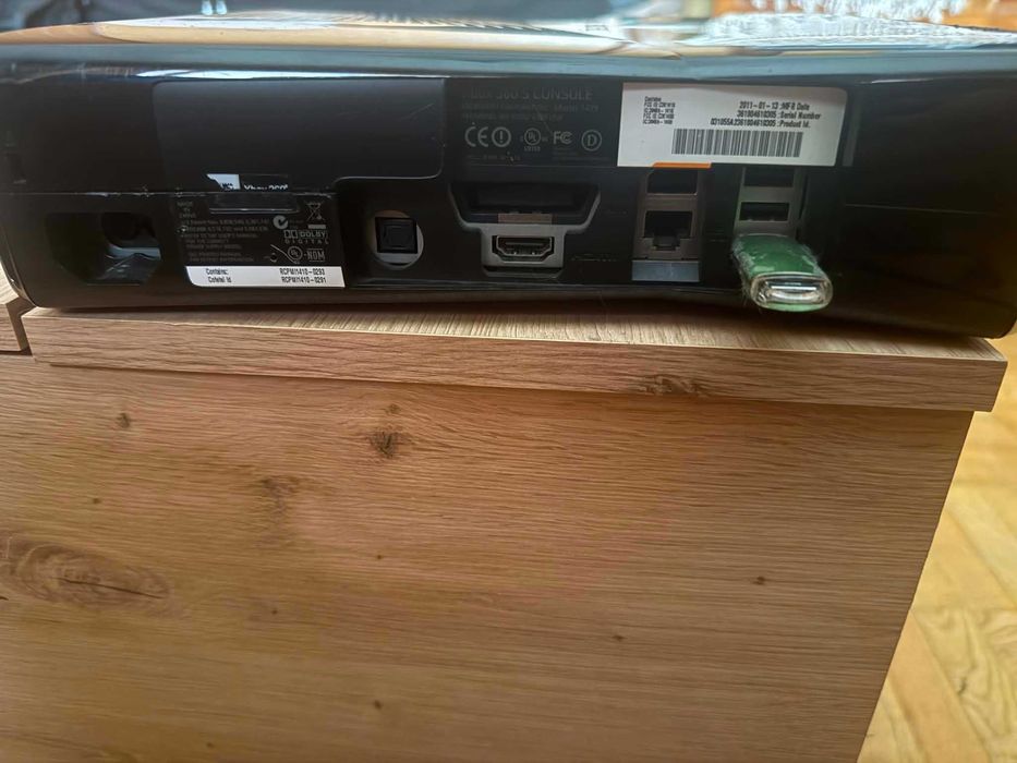 Xbox 360 Slim + 2 Джойстика + Saitek Flight Stick + Игри